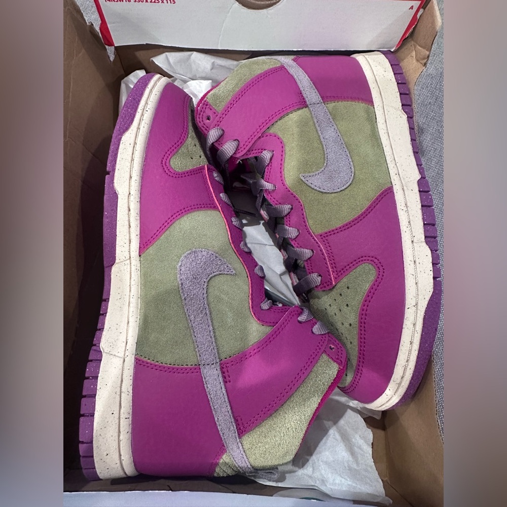 NWT WMNS DUNK HIGH 'DYNAMIC BERRY'